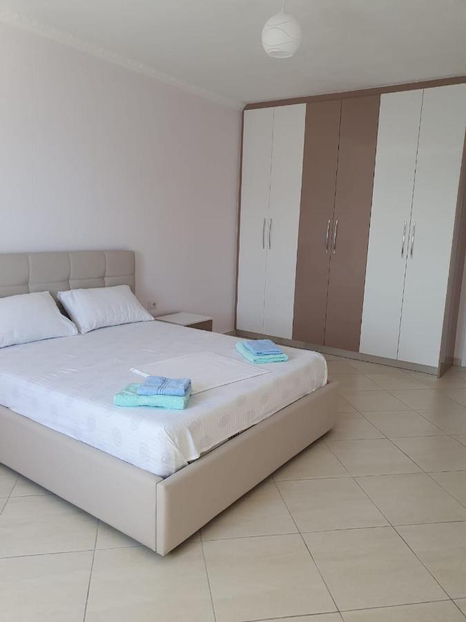 Xhulio Apartments Sarande Exterior photo