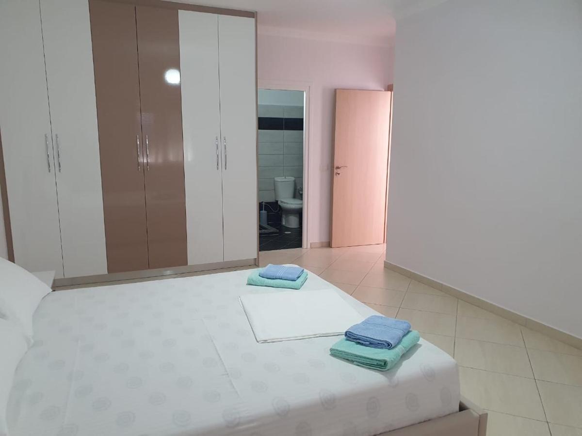 Xhulio Apartments Sarande Exterior photo
