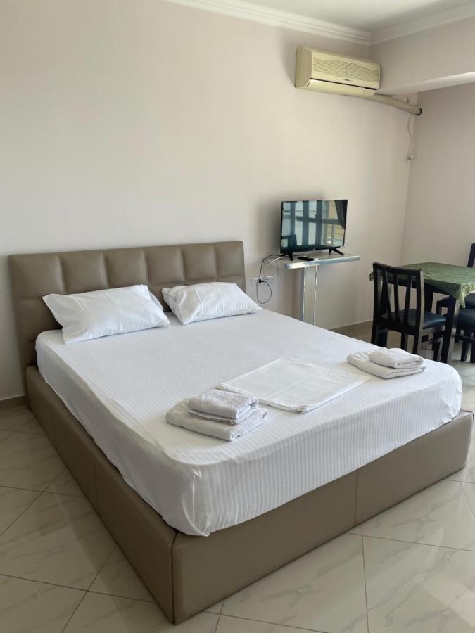 Xhulio Apartments Sarande Exterior photo