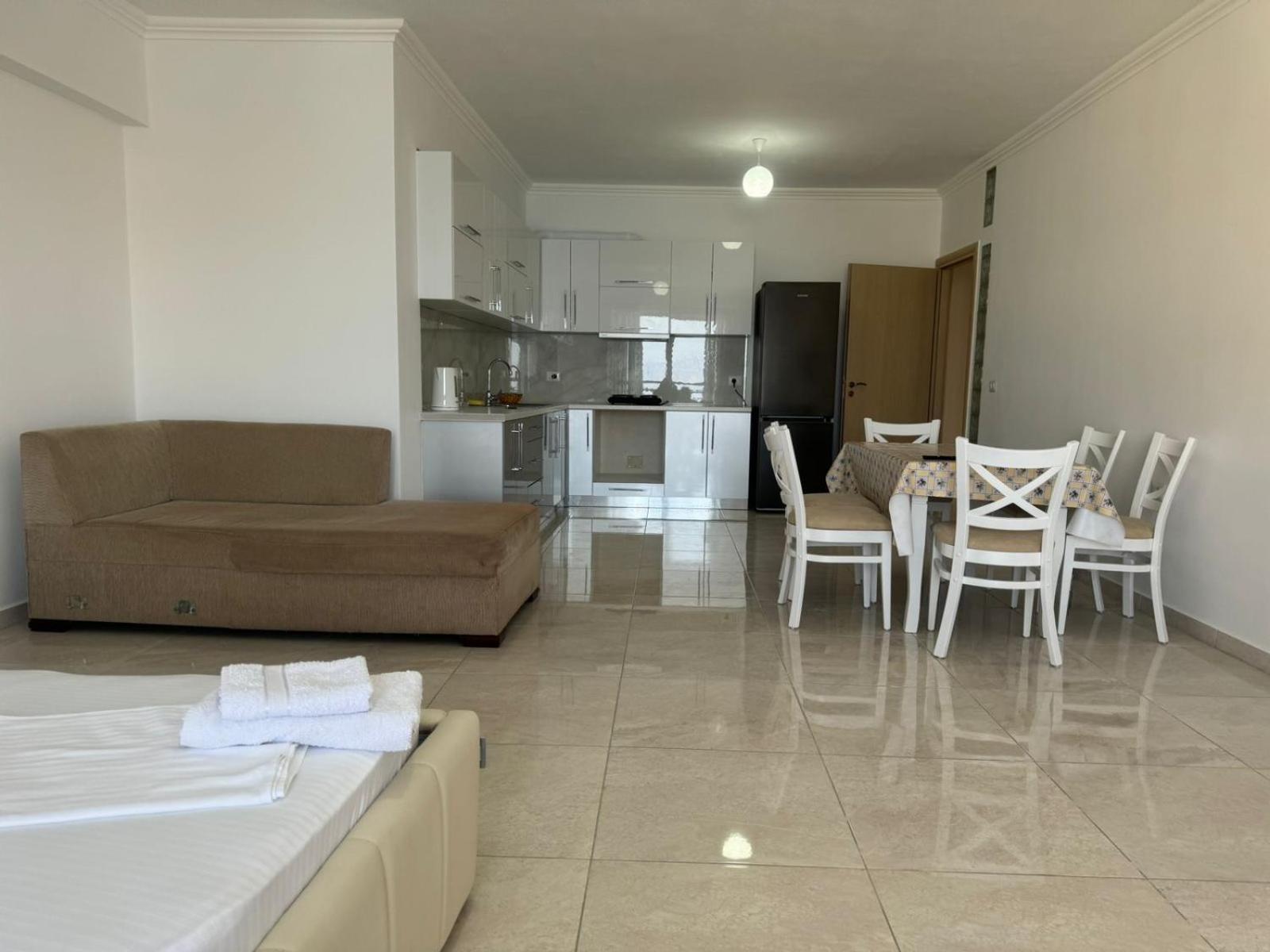 Xhulio Apartments Sarande Exterior photo